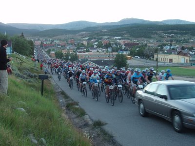 The pack rolls out at the 2007 Leadville 100
